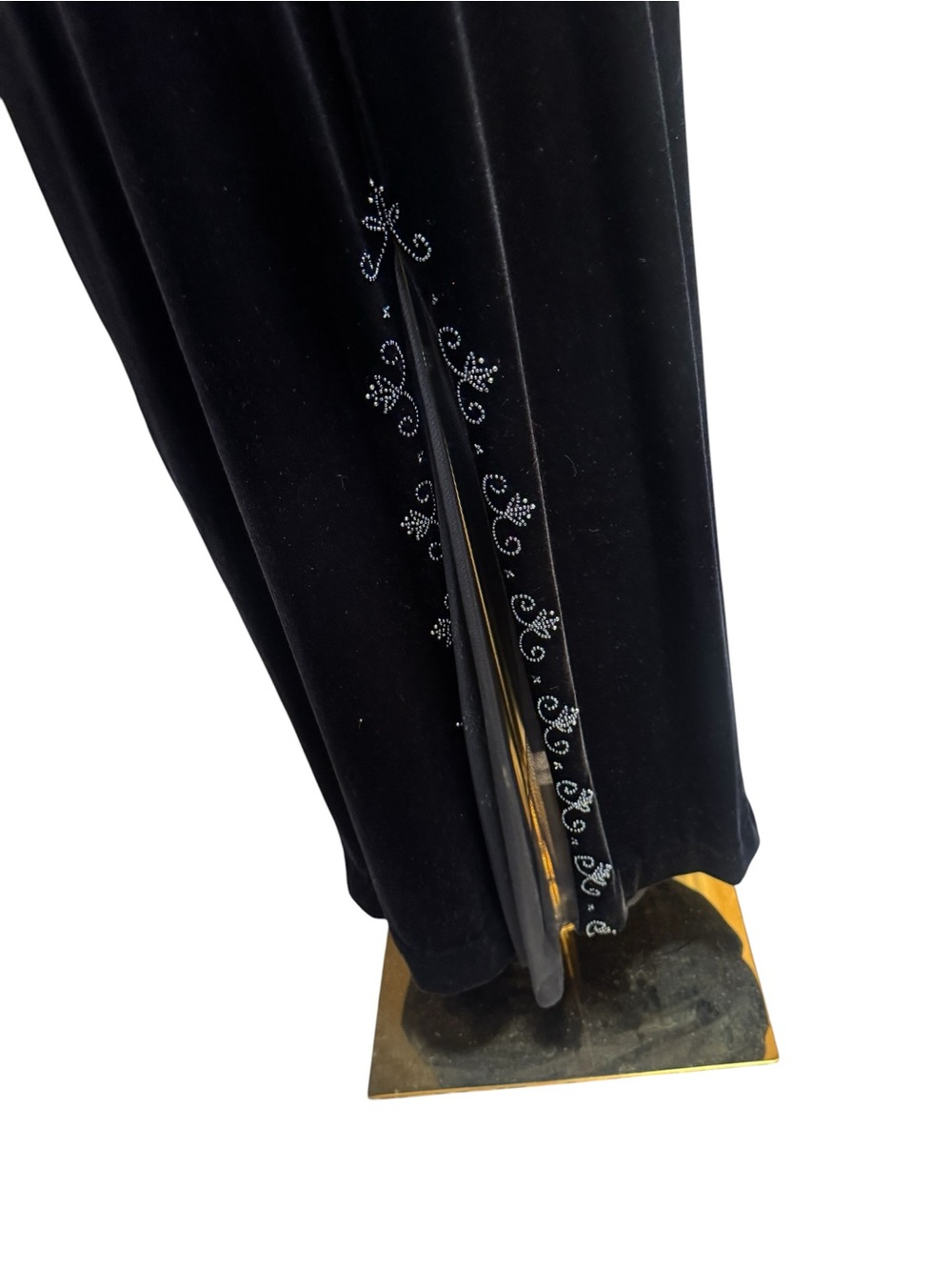 Vintage Dave & Johnny Black Velvet Beaded Formal Gown By Laura Riner Size
 9/10 - Picture 11 of 11